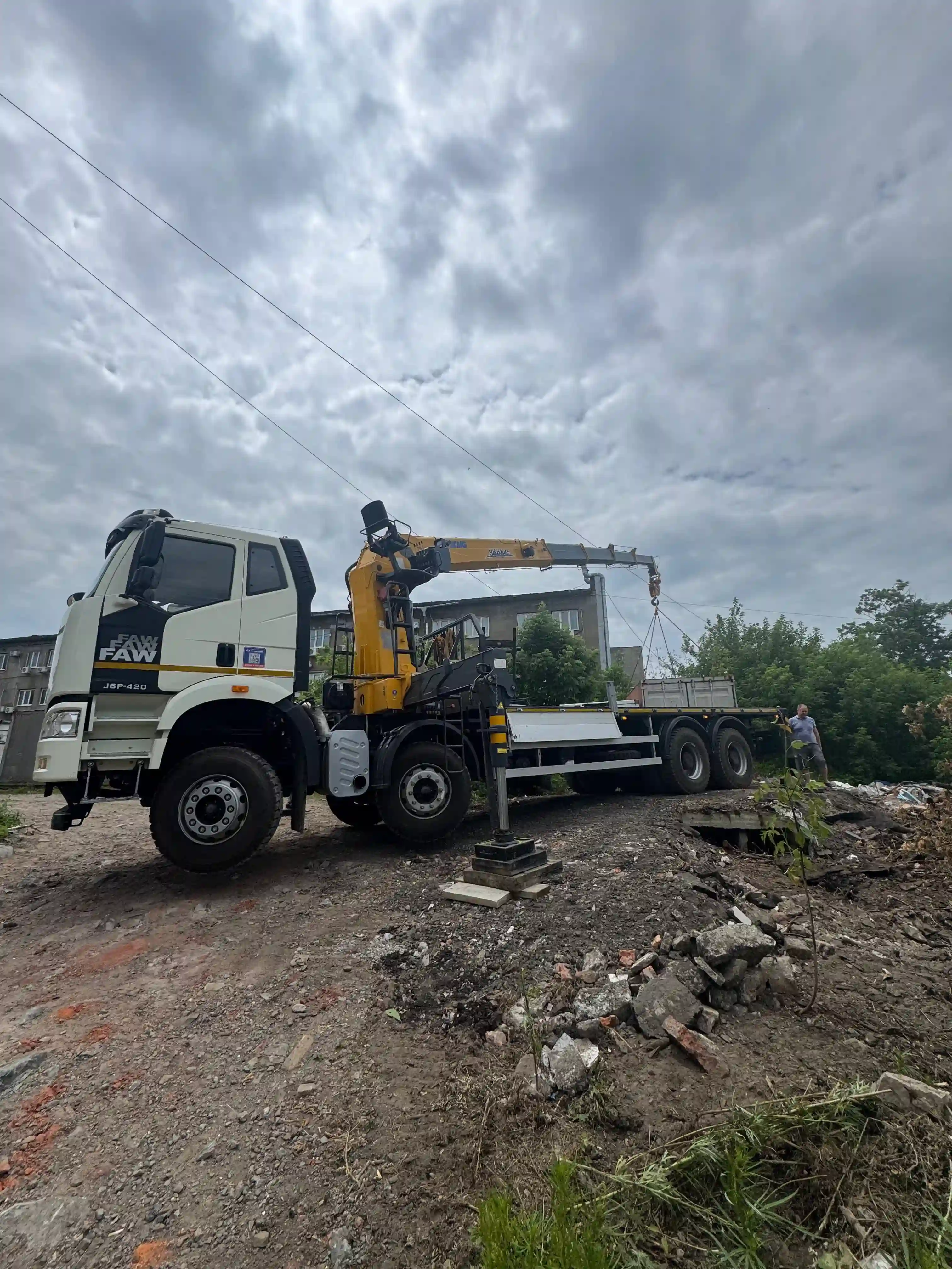 Воровайка 25т перевозит груз